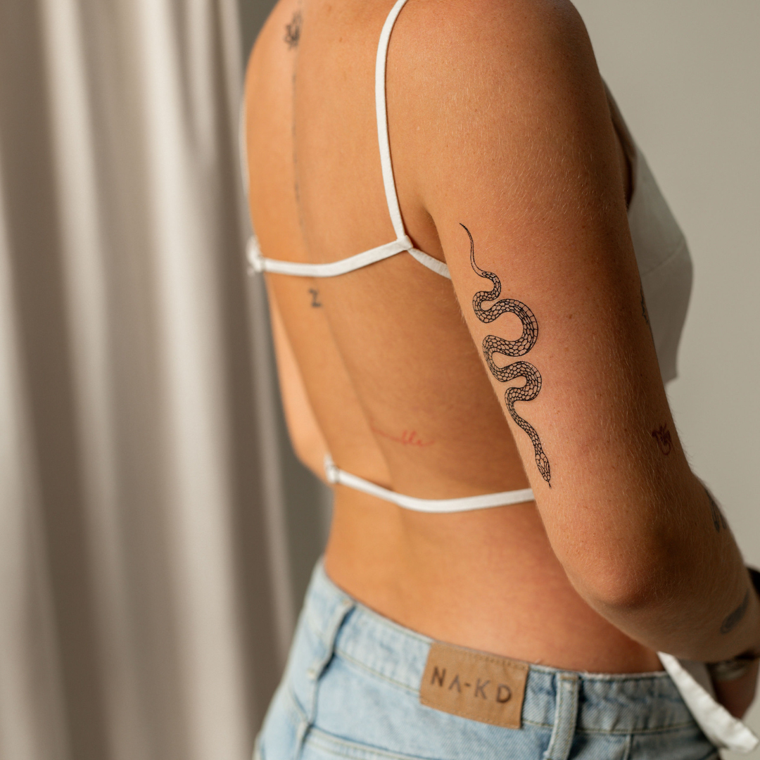 Nep tattoo sleeves: 8 realistische opties voor je hele arm